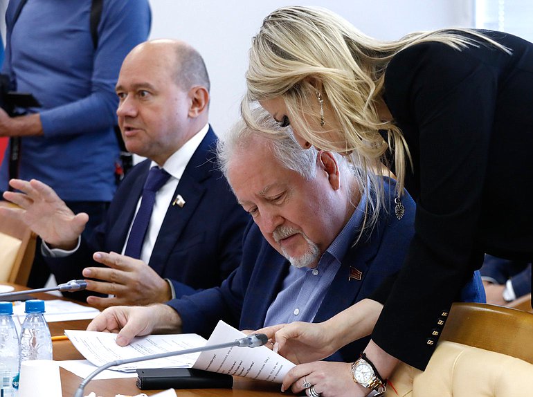 Заместитель Председателя Комитета по развитию гражданского общества, вопросам общественных и религиозных объединений Сергей Обухов