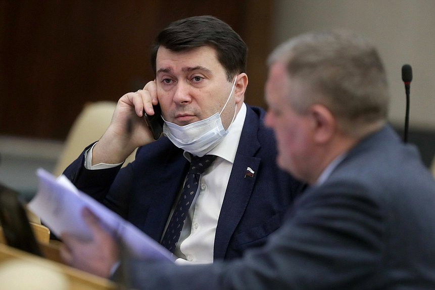 Член Комитета по аграрным вопросам Олег Лебедев