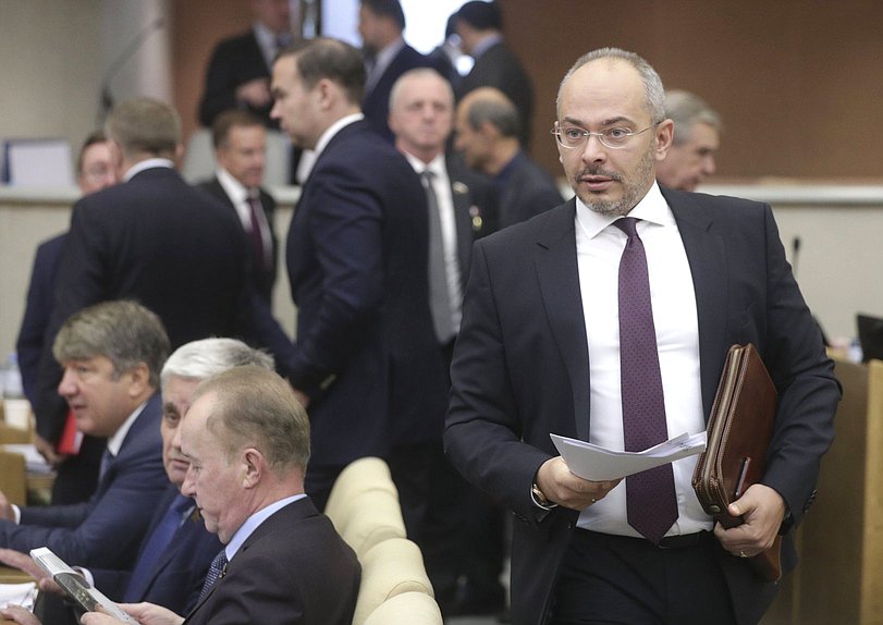 Председатель Комитета по природным ресурсам, собственности и земельным отношениям Николай Николаев