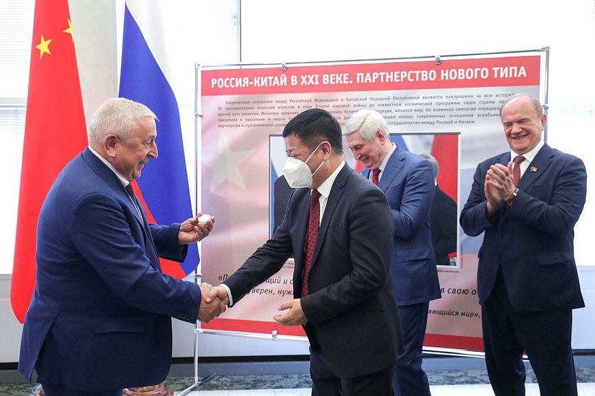 Chairman of the Committee on Regional Policy and Problems of North and Far East Nikolai Kharitonov and Ambassador of the People's Republic of China to the Russian Federation Zhang Hanhui