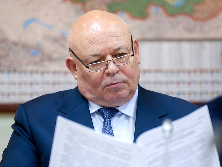 Член Комитета по региональной политике, проблемам Севера и Дальнего Востока Анатолий Тихомиров