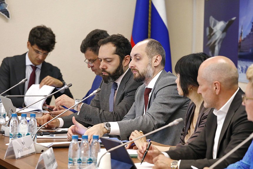 Заседание Экспертного совета Комитета по промышленности и торговле по развитию торговли и защите прав потребителей