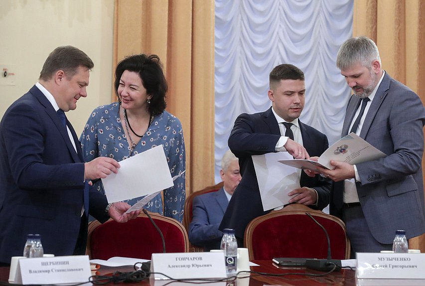 Круглый стол Комитета по строительству и ЖКХ на тему «Совершенствование системы госзаказа в строительстве и проектировании»