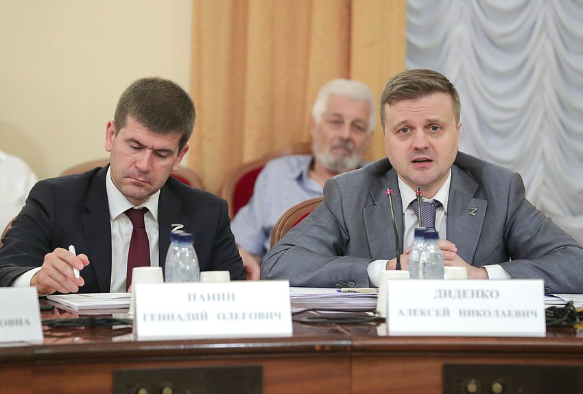 Председатель Комитета по региональной политике и местному самоуправлению Алексей Диденко и Первый заместитель Председателя Комитета Геннадий Панин