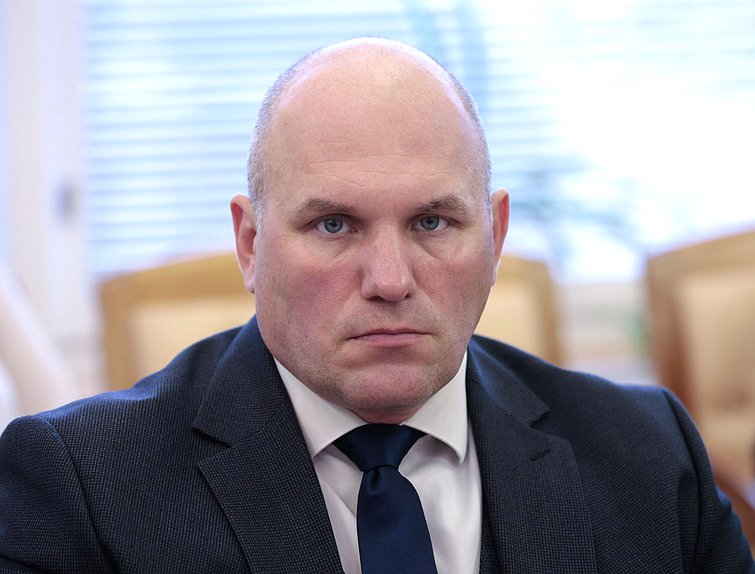 Член Комитета по развитию гражданского общества, вопросам общественных и религиозных объединений Игорь Воробьев