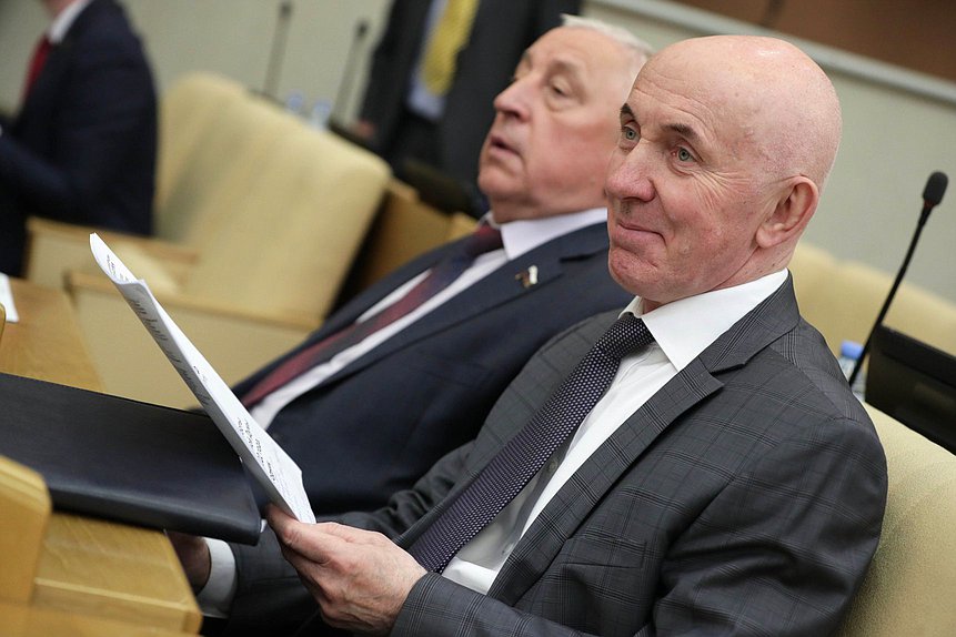 Первый заместитель Председателя Комитета по государственному строительству и законодательству Юрий Синельщиков