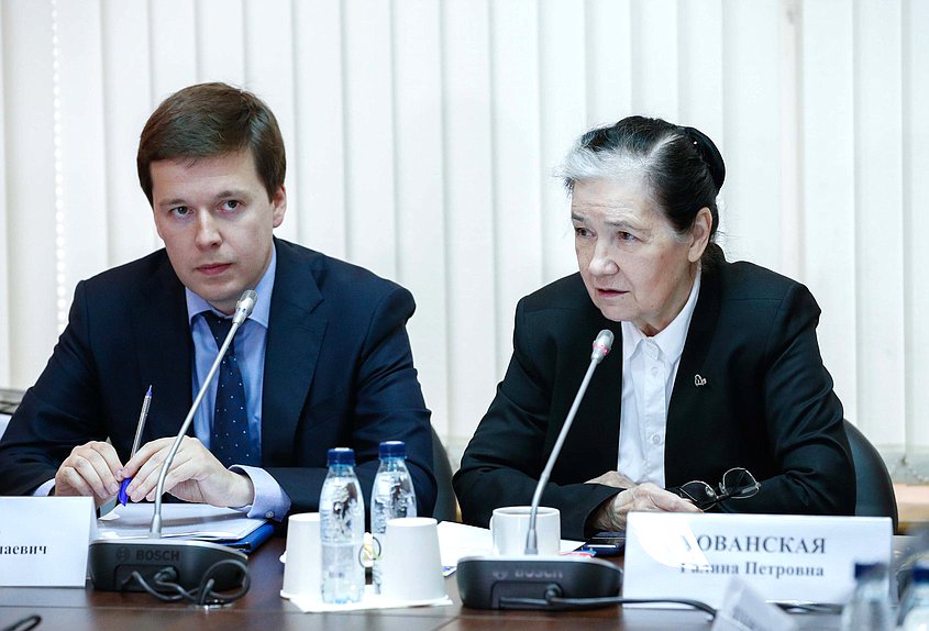 Председатель совета местного отделения партии «Справедливая Россия — За правду» в Южном административном округе города Москвы Алексей Цыба и Председатель Комиссии по обеспечению жилищных прав граждан Галина Хованская