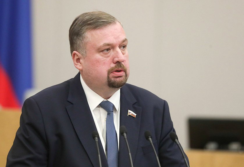 Член Комитета по международным делам Антон Морозов
