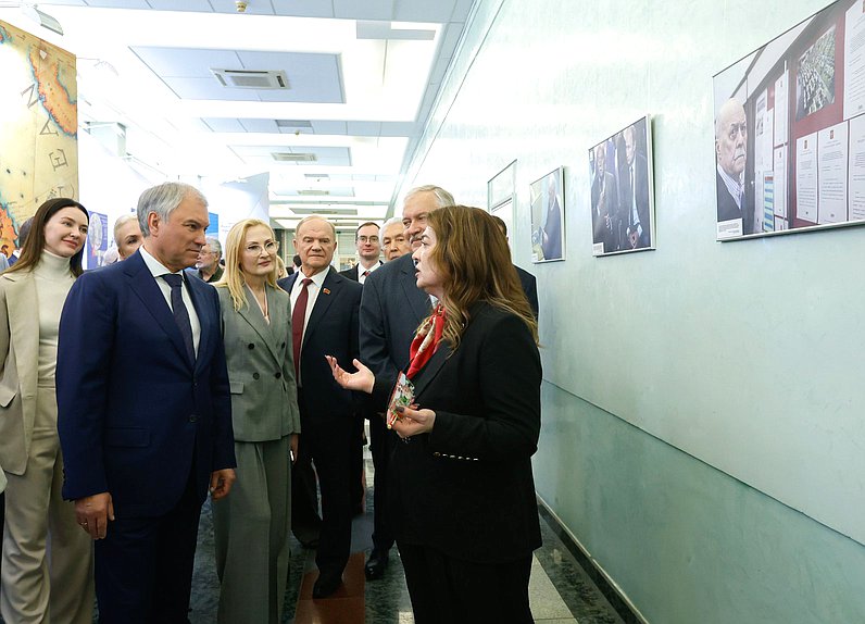 Председатель Государственной Думы Вячеслав Володин и директор Музея кино Лариса Баженова