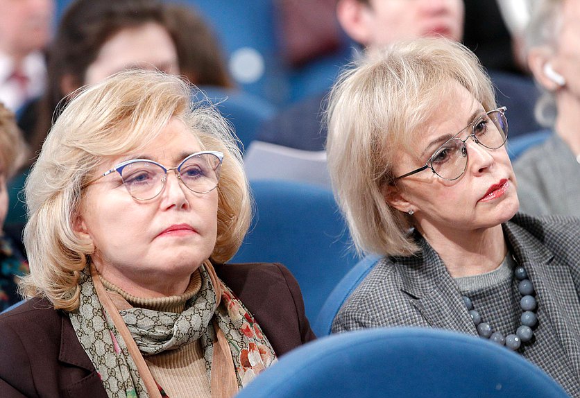 Заместитель Председателя Комитета по охране здоровья Татьяна Соломатина и член Комитета Тамара Фролова