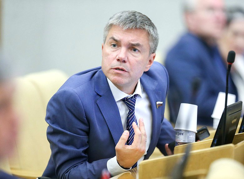 Член Комитета по информационной политике, информационным технологиям и связи Евгений Ревенко