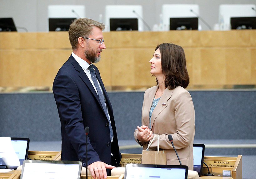 Член Комитета по развитию Дальнего Востока и Арктики Дмитрий Погорелый и Первый заместитель Председателя Комитета по вопросам семьи, женщин и детей Татьяна Буцкая