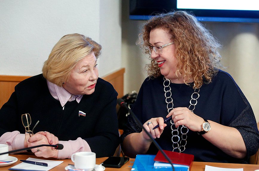 Первый заместитель Председателя Комитета по культуре Елена Драпеко и сенатор РФ Ольга Епифанова