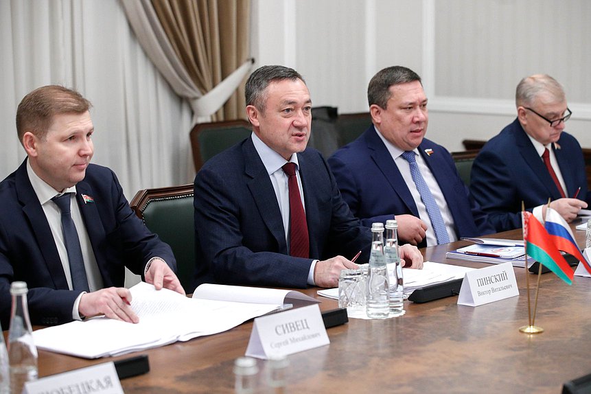 Председатель Комиссии по Регламенту и обеспечению деятельности Государственной Думы Виктор Пинский