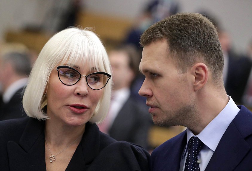 Заместитель Председателя Комитета по аграрным вопросам Надежда Школкина и член Комитета по бюджету и налогам Никита Чаплин