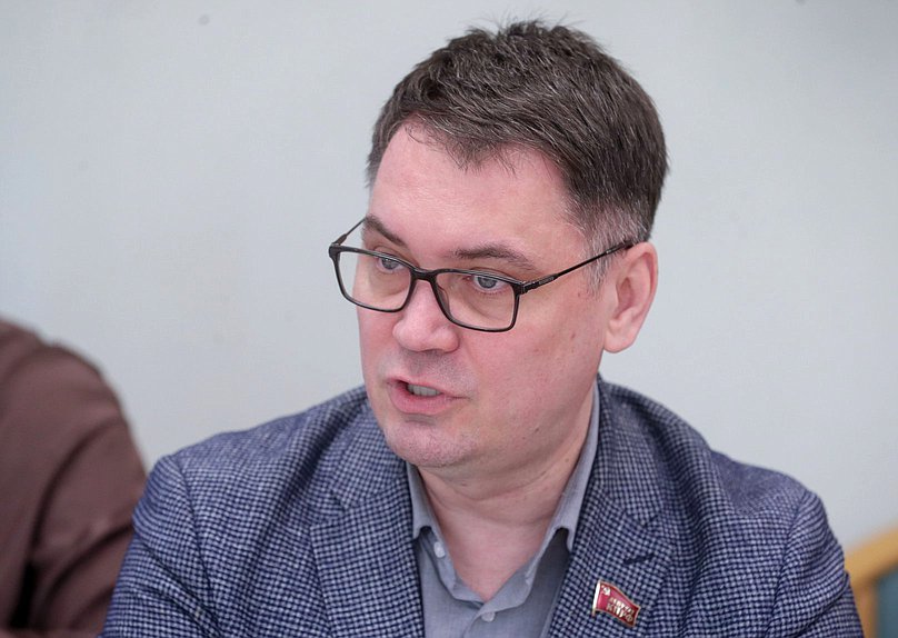 Заместитель Председателя Комитета по вопросам собственности, земельным и имущественным отношениям Алексей Корниенко