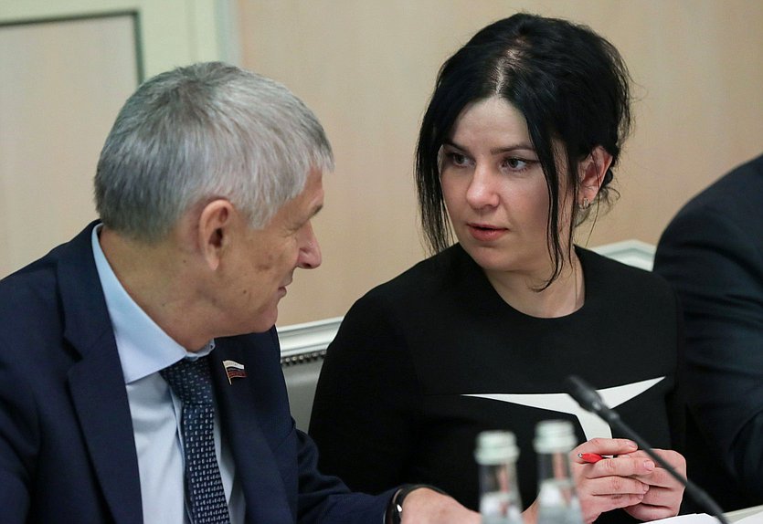 Члены Комитета по аграрным вопросам Алексей Лавриненко и Мария Прусакова