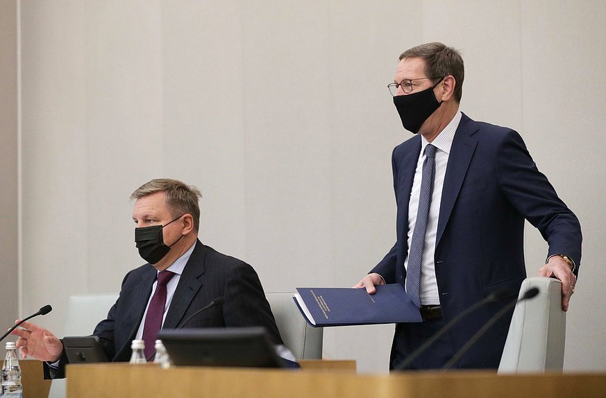 Первый заместитель Председателя Государственной Думы Александр Жуков и заместитель Председателя Государственной Думы Игорь Ананских