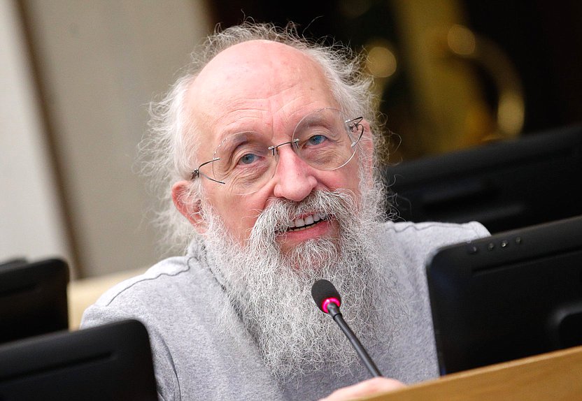 Член Комитета по просвещению Анатолий Вассерман