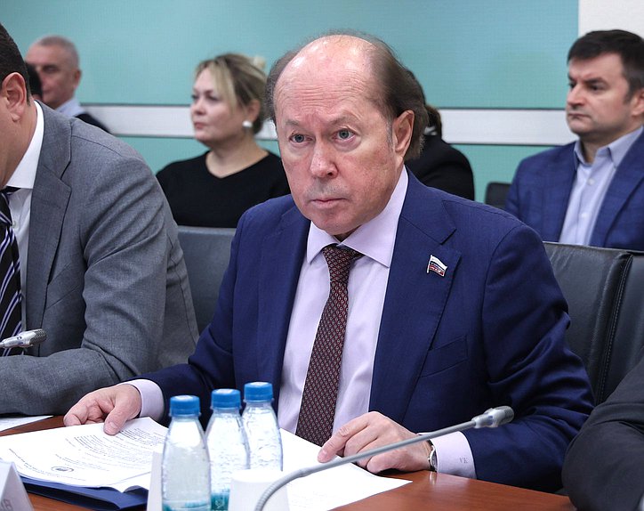 Заместитель Председателя Комитета по науке и высшему образованию Владимир Кононов