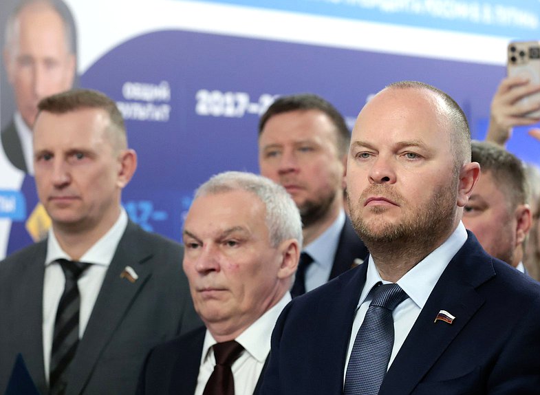 Заместители Председателя Комитета по транспорту и развитию транспортной инфраструктуры Юрий Григорьев и Антон Цветков
