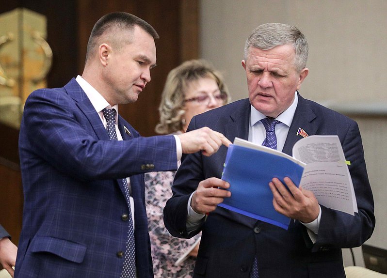 Первый заместитель Председателя Комитета по труду, социальной политике и делам ветеранов Николай Коломейцев
