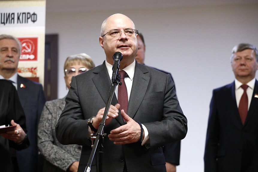 Председатель Комитета по вопросам собственности, земельным и имущественным отношениям Сергей Гаврилов