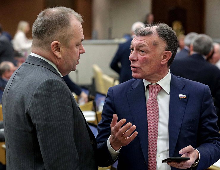 Заместитель Председателя Комитета по экономической политике Станислав Наумов и Председатель Комитета Максим Топилин