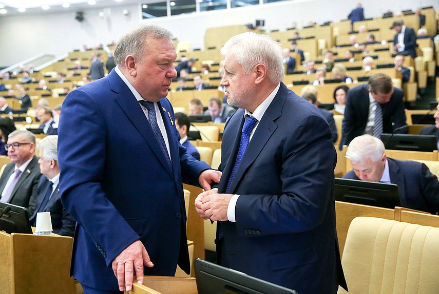 Председатель Комитета по обороне Владимир Шаманов и руководитель фракции «Справедливая Россия» Сергей Миронов
