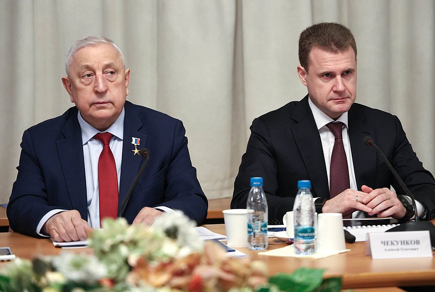 Председатель Комитета по развитию Дальнего Востока и Арктики Николай Харитонов и Министр по развитию Дальнего Востока и Арктики Алексей Чекунков