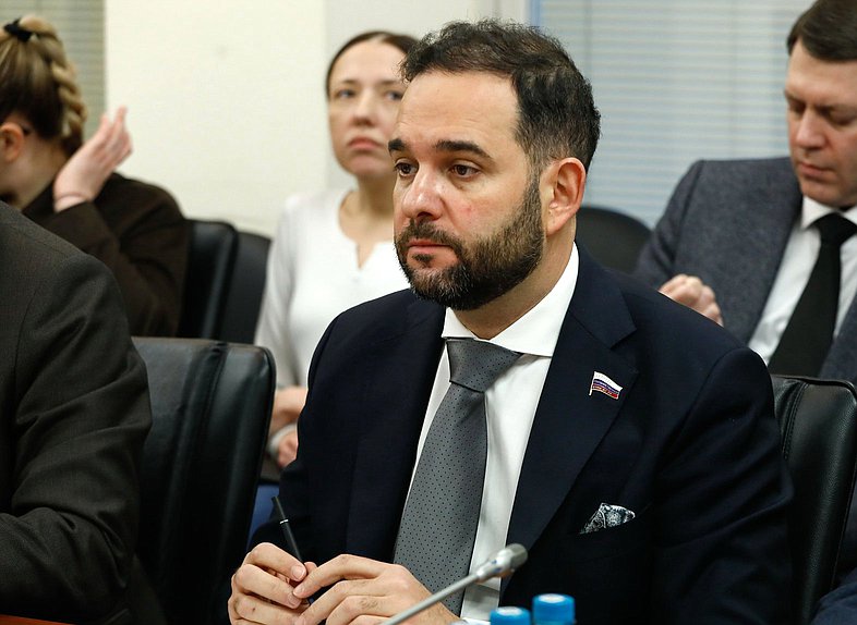 Первый заместитель Председателя Комитета по науке и высшему образованию Александр Мажуга