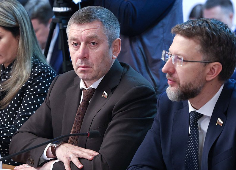 Член Комитета по промышленности и торговле Александр Дудоров
