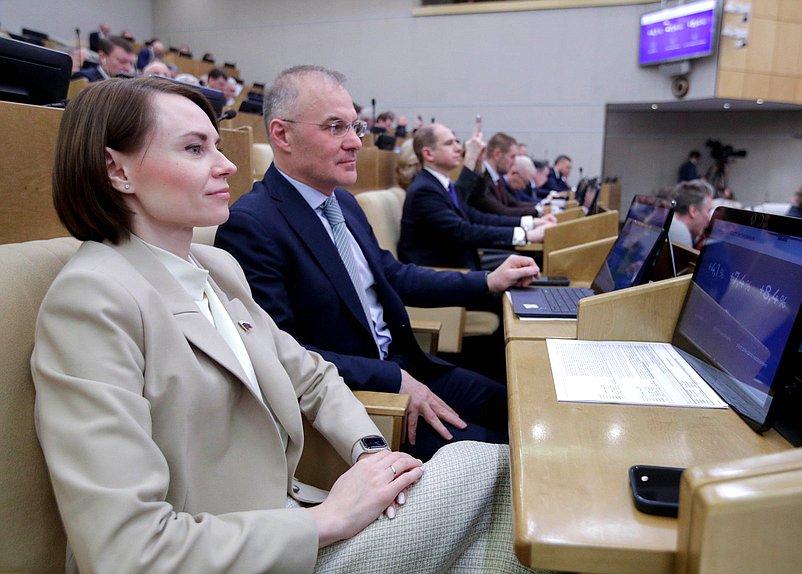 Заместитель Председателя Комитета по аграрным вопросам Юлия Оглоблина и заместитель Председателя Комитета по экологии, природным ресурсам и охране окружающей среды Александр Коган