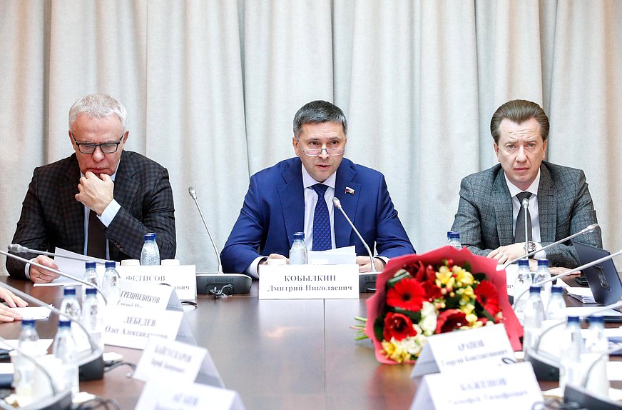 Председатель Комитета по экологии, природным ресурсам и охране окружающей среды Дмитрий Кобылкин и Первые заместители Председателя Комитета Вячеслав Фетисов и Владимир Бурматов