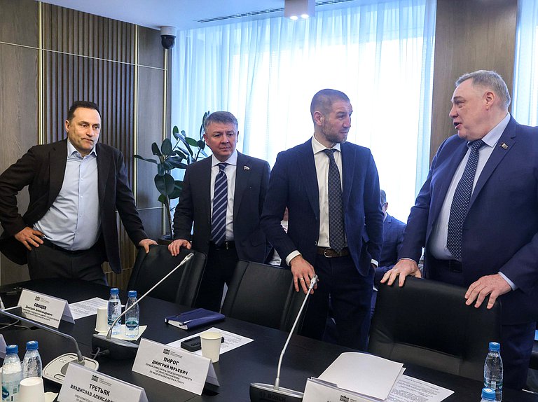 Первые заместители Председателя Комитета по физической культуре и спорту Дмитрий Свищев, Дмитрий Пирог и Борис Иванюженков и заместитель Председателя Комитета Амир Хамитов