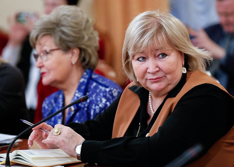 Заместитель Председателя Комитета по вопросам семьи, женщин и детей Елена Вторыгина