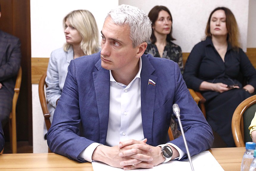 Заместитель Председателя Комитета по охране здоровья Евгений Нифантьев