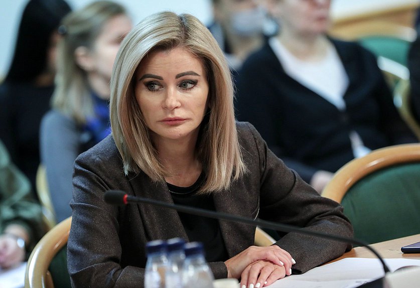 Член Комитета по строительству и жилищно-коммунальному хозяйству Елена Бондаренко