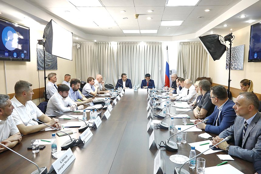 Круглый стол на тему «Влияние изменения климата на вечную мерзлоту, безопасность освоения Арктической зоны»