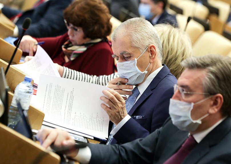 Первый заместитель Председателя Комитета по образованию и науке Геннадий Онищенко