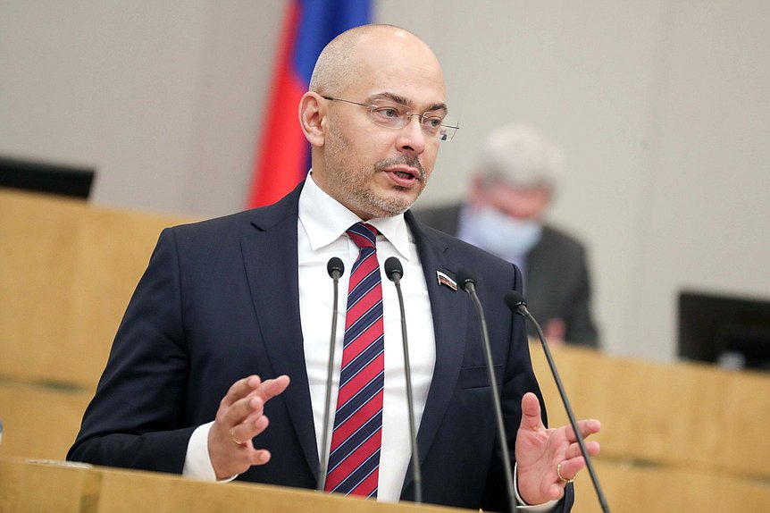 Председатель Комитета по природным ресурсам, собственности и земельным отношениям Николай Николаев