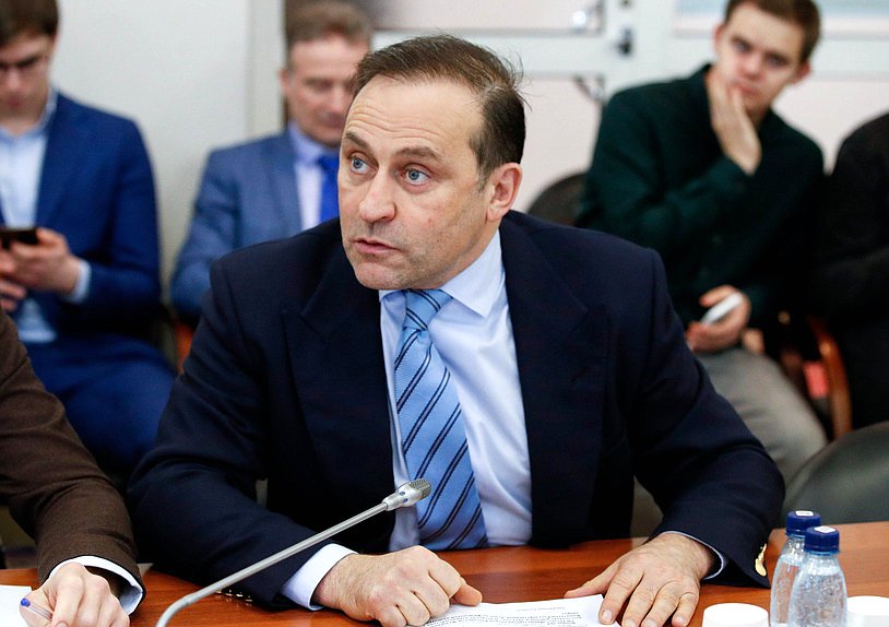 Председатель Комитета по физической культуре и спорту Дмитрий Свищев