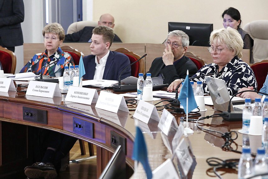 Круглый стол на тему "Вопросы регулирования психологической деятельности в России"