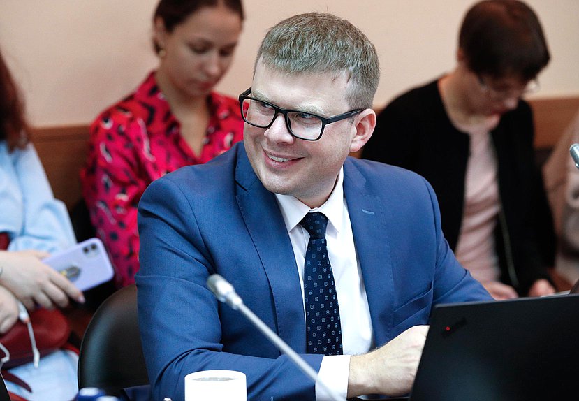 Совещание Комиссии по обеспечению жилищных прав граждан на тему «Формирование некоммерческого фонда наемного жилья в РФ для граждан с невысоким уровнем дохода»