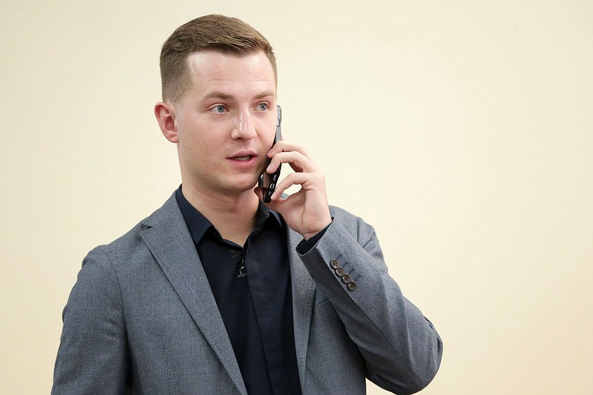 Председатель Комитета по молодежной политике Артем Метелев