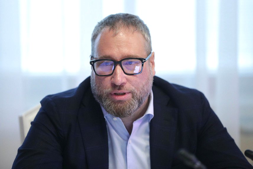 Член Комитета по информационной политике, информационным технологиям и связи Антон Горелкин