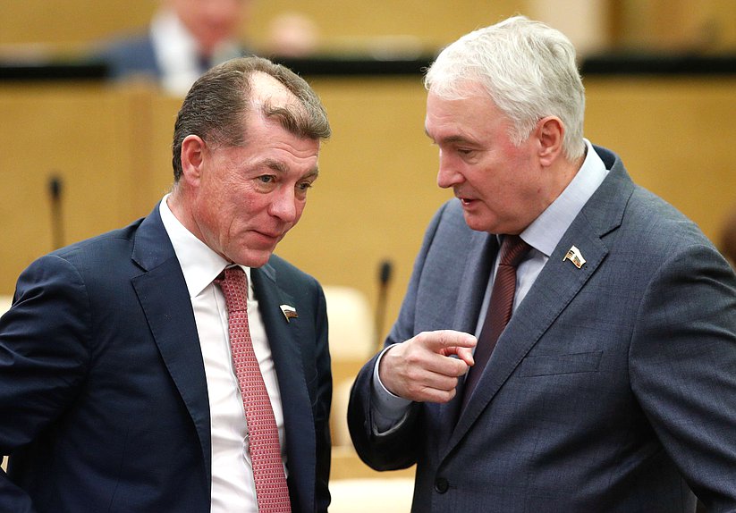 Председатель Комитета по экономической политике Максим Топилин и Председатель Комитета по обороне Андрей Картаполов