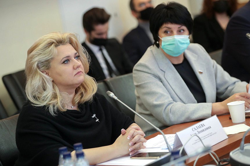 Члены Комитета по туризму и развитию туристической инфраструктуры Алла Салаева и Татьяна Лобач