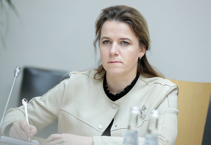 Член Комитета по вопросам семьи, женщин и детей Ольга Коробова