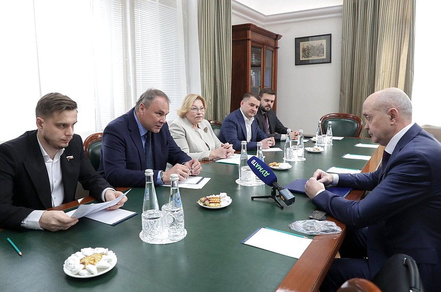 Встреча заместителя Председателя Государственной Думы Петра Толстого с депутатом Народного Собрания Гагаузии Сергеем Чимпоешем
